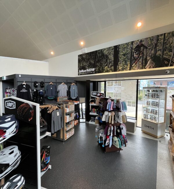 retail-store-lake-mountain