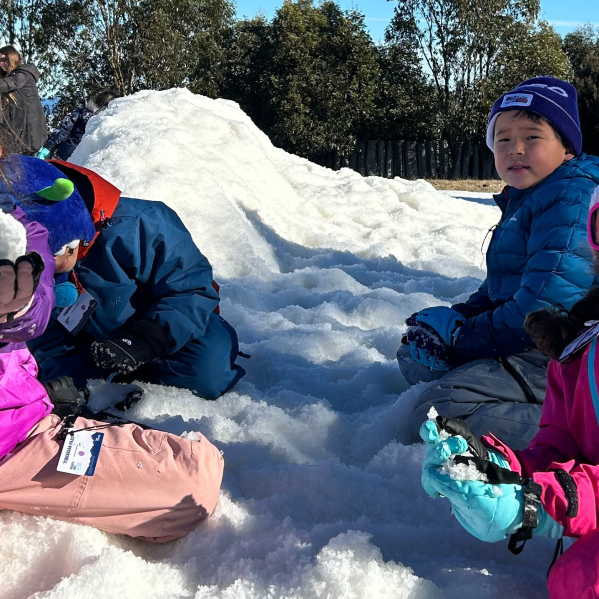 2560x1707-snow-lmar-opening-weekend children playing in snow